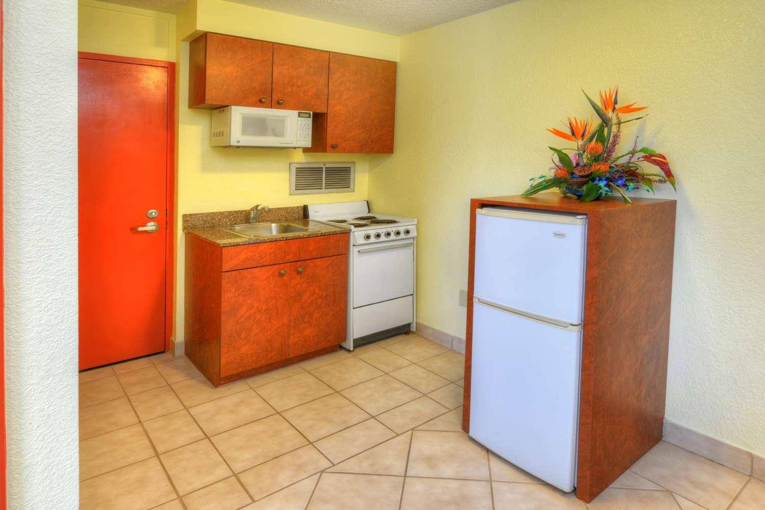 Best Western Aku Tiki Inn Дейтона-Бич Экстерьер фото